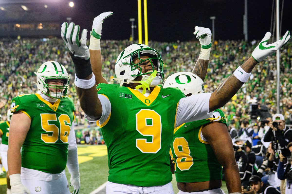 5stxr_carl0s's tweet image. I’m thinking about getting into college football but idk what team to support I’m thinking one of these 4 but plzz vote in the comments guys 🙏