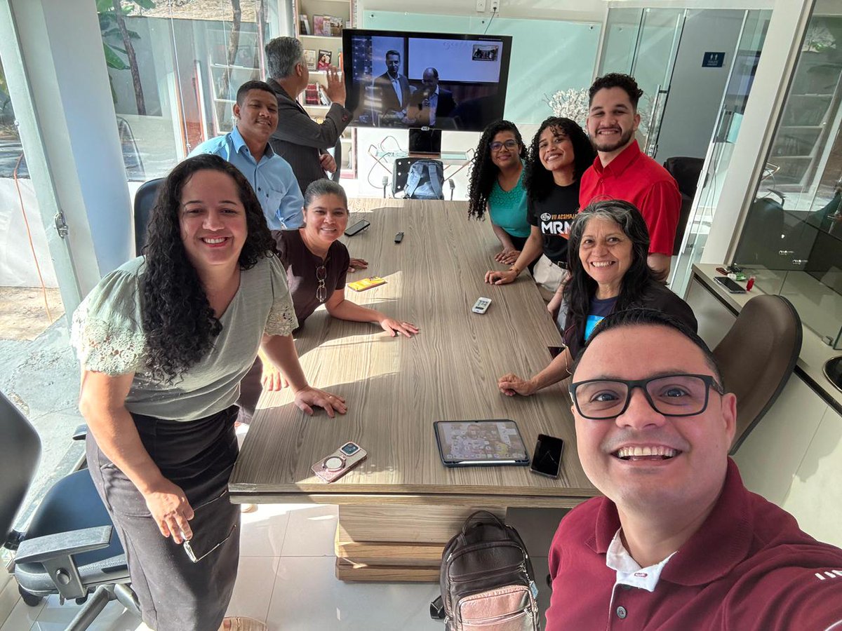 amazonasroraima's tweet image. Hoje, o escritório administrativo da Associação Amazonas Roraima recebeu o presidente da União Noroeste Brasileira, pastor Fábio Lúcio.

Reiteramos nossas boas-vindas ao pastor e desejamos que Deus conceda sabedoria, direção e abundantes bênçãos a frente da Igreja no noroeste.