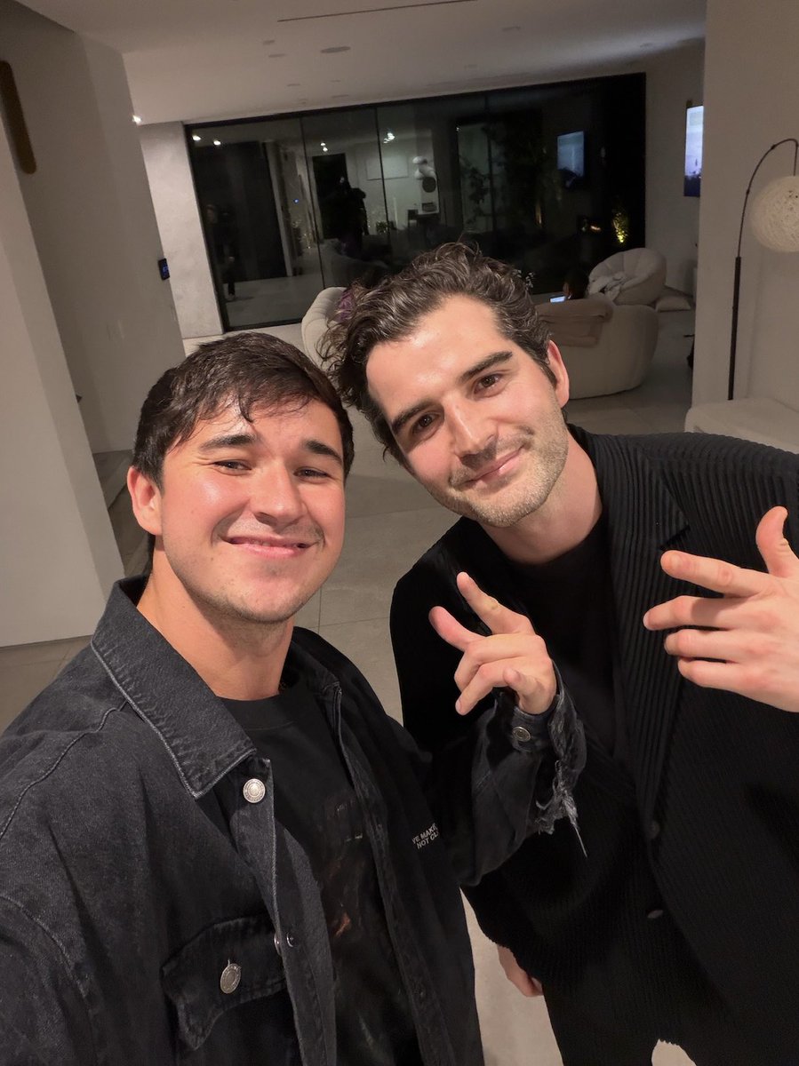 DIMENSION tweet media