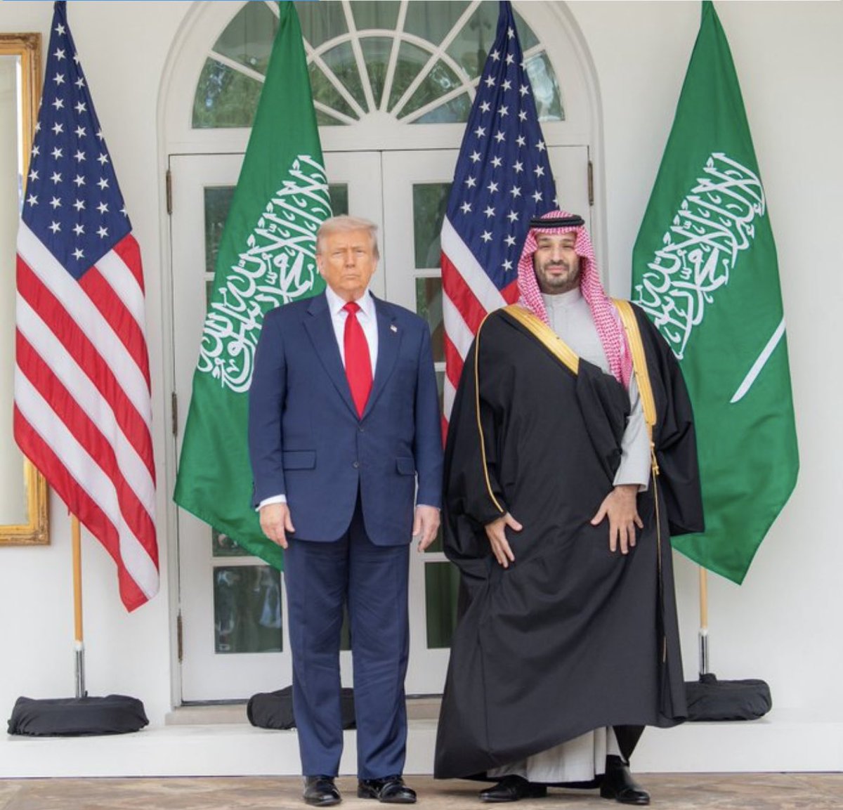 SOMAIR2012's tweet image. حفظ الله الأمير القائد الملهم في الحل والترحال. 

 #محمد_بن_سلمان_في_واشنطن