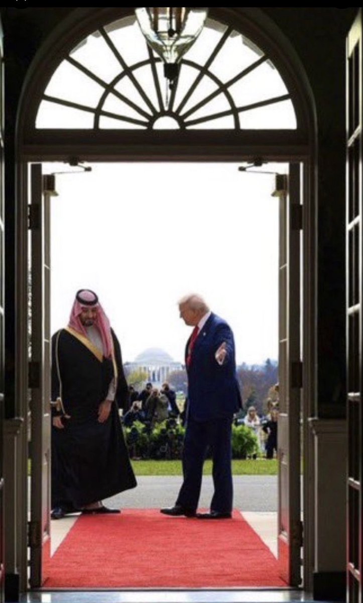 SOMAIR2012's tweet image. حفظ الله الأمير القائد الملهم في الحل والترحال. 

 #محمد_بن_سلمان_في_واشنطن