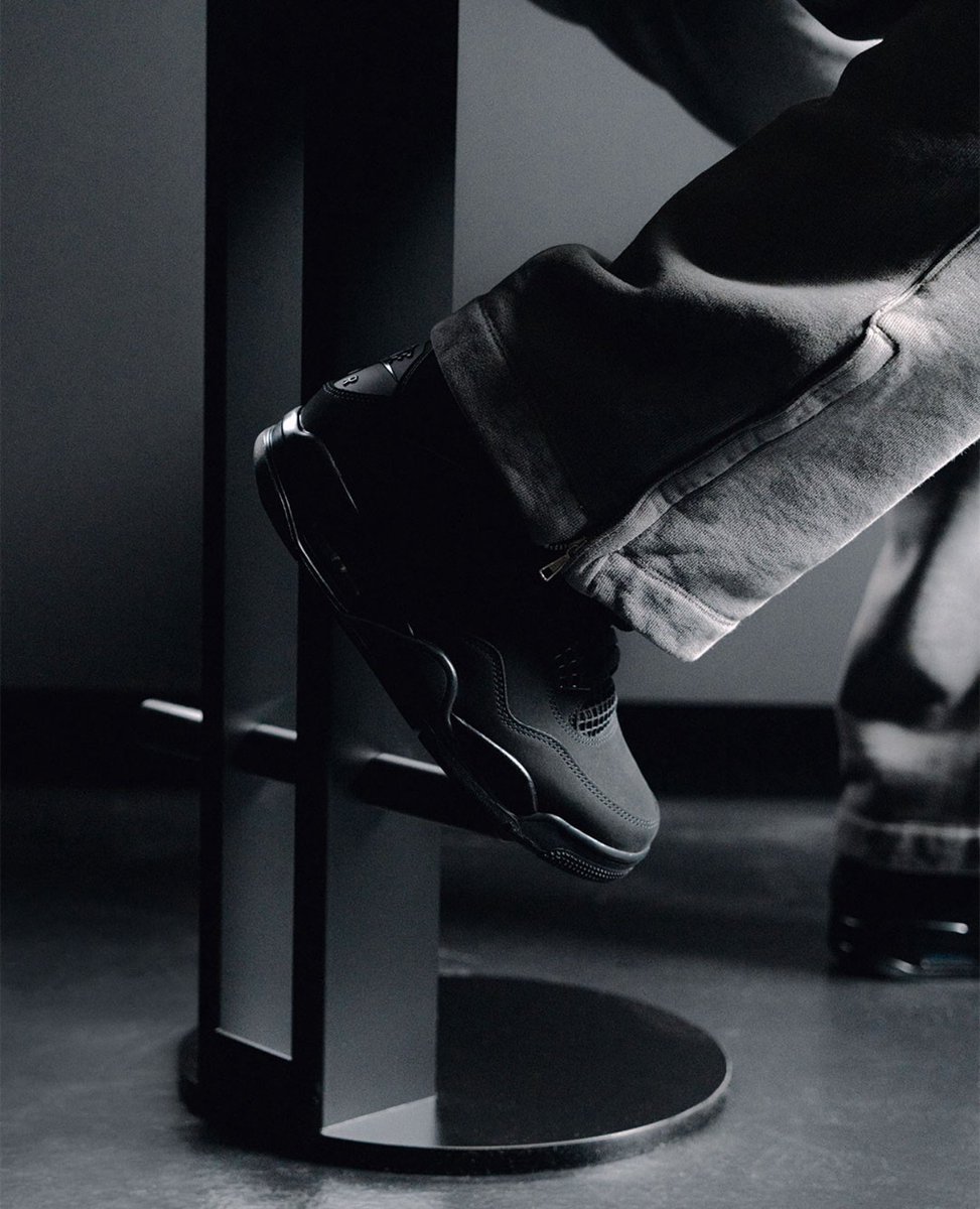 Sneakerologue's tweet photo. Jamal Musiala pour la prochaine Air Jordan 4 “Black Cat” 🐈‍⬛👀

Tous les liens + infos sont dispo sous ce post 👇🏾

📸: @solebox https://t.co/MuDnH5qlZl