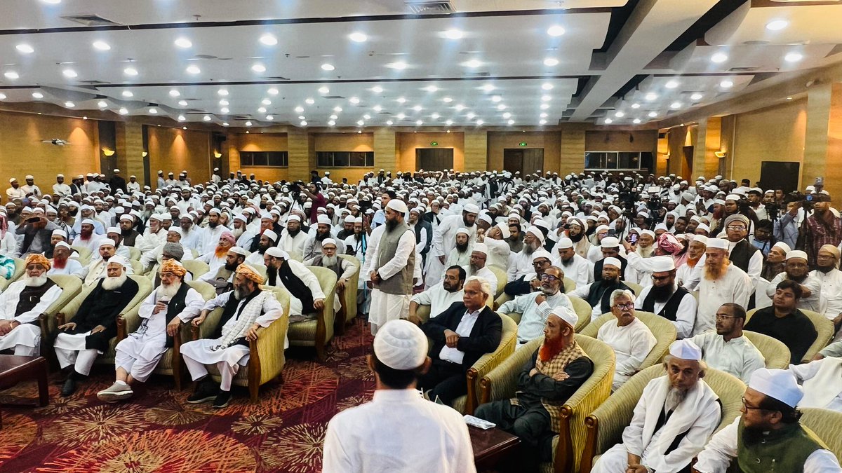 ڈھاکہ:جمعیت علماء اسلام کے مرکزی امیر مولانا فضل الرحمان نے کہا ہے کہ پاکستان ہمیشہ بنگلہ دیش کی خوشحالی، ترقی، استحکام اور فلاح کا خواہاں ہے۔ انہوں نے کہا کہ پاکستان بنگلہ دیش کو بھائی کی طرح دیکھتا ہے اور ماضی کی تلخ یادیں بھول چکا ہے۔

یہ بات انہوں نے 18 نومبر بروز منگل، بنگلہ