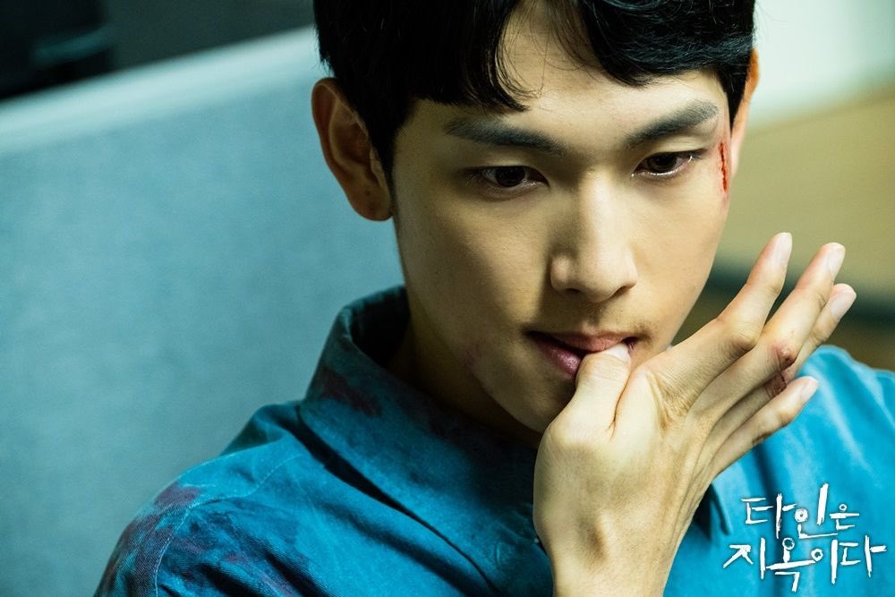 his hand’s doing something crazy here