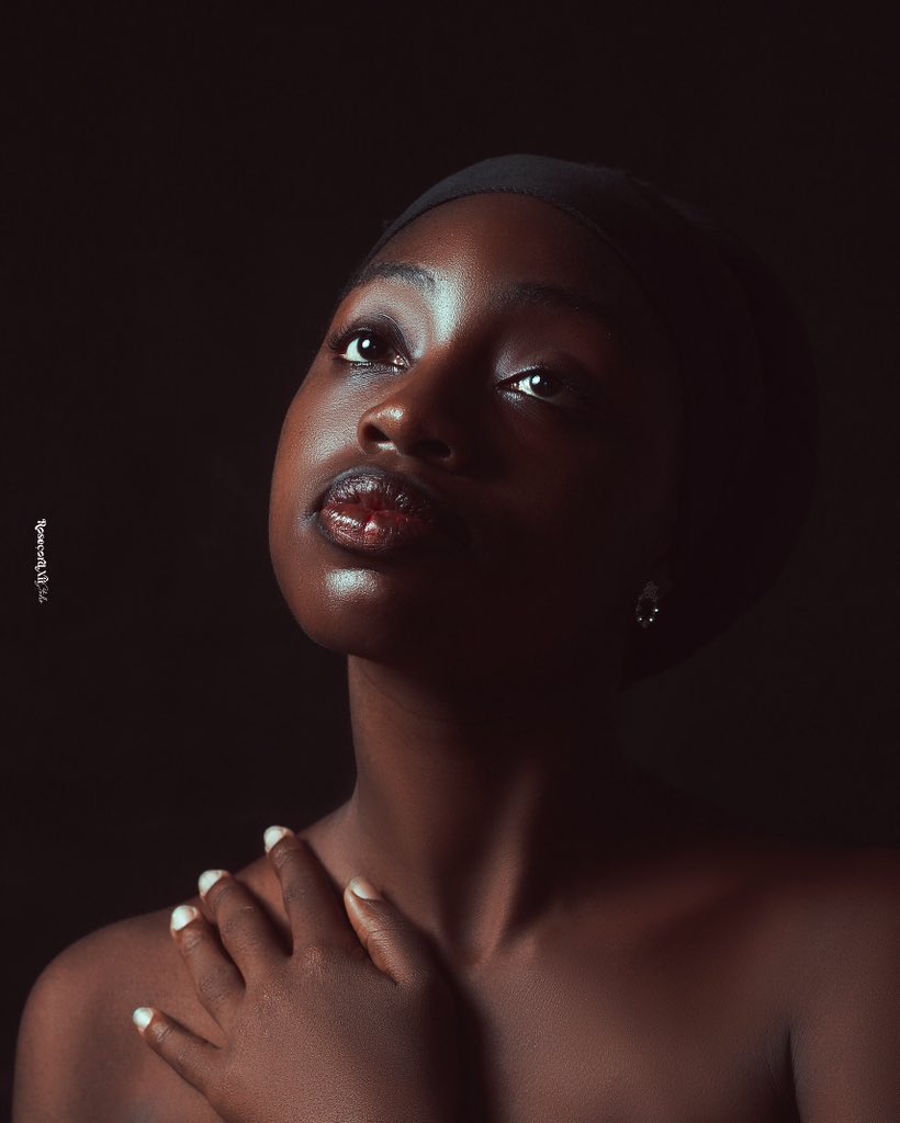 Série portrait: 30 jours 30 visages – Jour 18

Une lumière, un regard, une histoire.
👩🏽‍🦰: Alale

📞 +229 01 58336433
📍 Atrokpocôdji
©️ Rosecord XII Studio

________________________
#PortraitsDuMois #Rosecord #HumanLight #BeninPhotography #PhotoArt #CreativeSoul #StudioStory