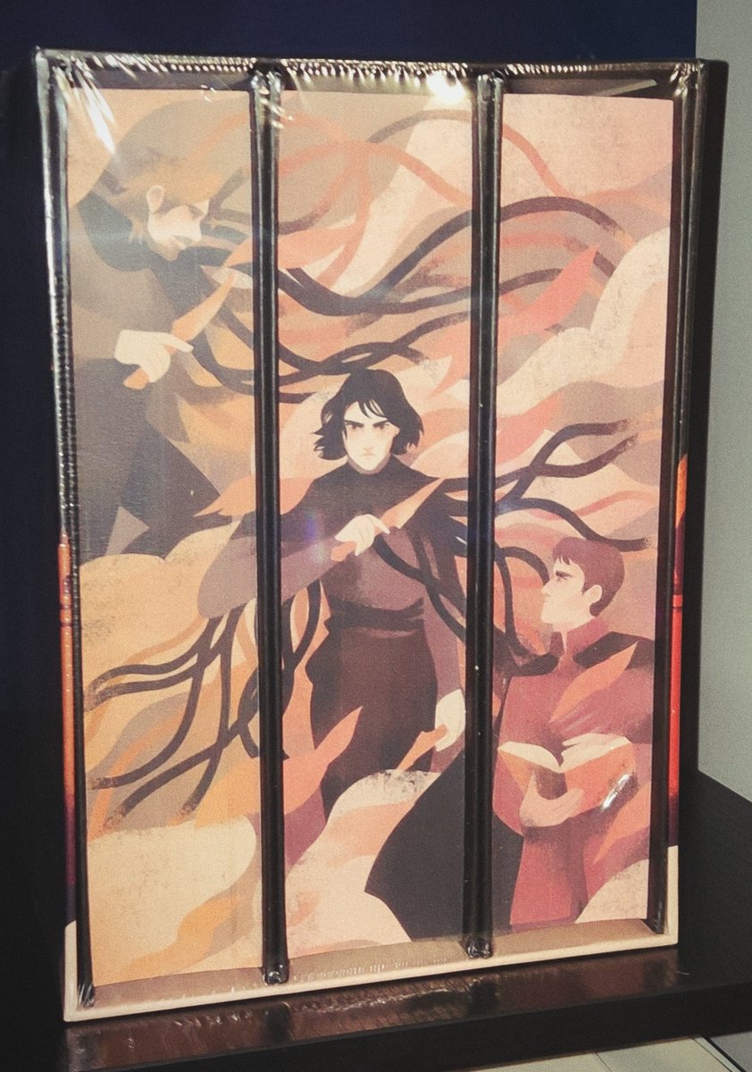 Me ha llegado la que podría considerar la edición más bonita que jamás pueda tener en mi estantería como buen fan de <a href="/BrandSanderson/">Brandon Sanderson</a>, qué fantasía de estuche, estoy completamente enamorado! 😍😍😍😭😭😭 Muchísimas gracias <a href="/GigameshTienda/">Librería Gigamesh</a> por tan rápido envío, sois los mejores! 💙