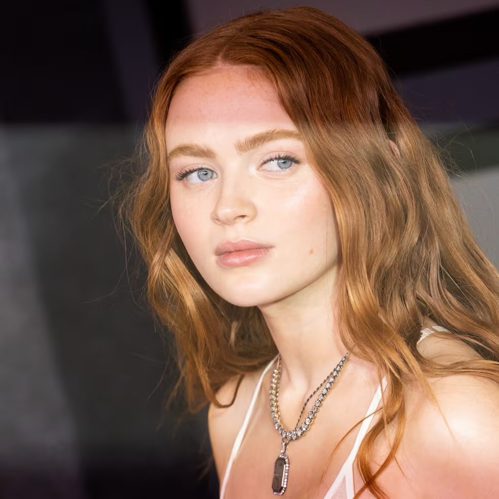 distarplusss's tweet photo. #ULTIMAHORA🚨| ELENCO! Se anuncia que la actriz #SadieSink se une al elenco de la próxima película de #MarvelEstudios #AvengersSecretAwars que debutará en 2027 directamente en los cines. Su personaje hará su debut en la película de #SpidermanBrandNewDay que llegará en 2026 directamente en cines. ¿Emocionados? ¿Qué personaje misterioso crees que interpreta esta actriz? 🚨🔥