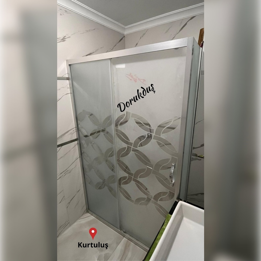 dorukdus's tweet image. Zincir kumlama deseniyle güçlü bağları sembolize eden iki duvar arası duşakabin modeli, duş alanında sofistik bir ortam yaratır. 

#dorukduş #dorukdus #bursa #dusakabin #bursadaduşakabin #pleksi #pivotkapı #tekne #Kumlamakabin #kumlamadesen #yerliüretim #bakalit #isteyinyapalım