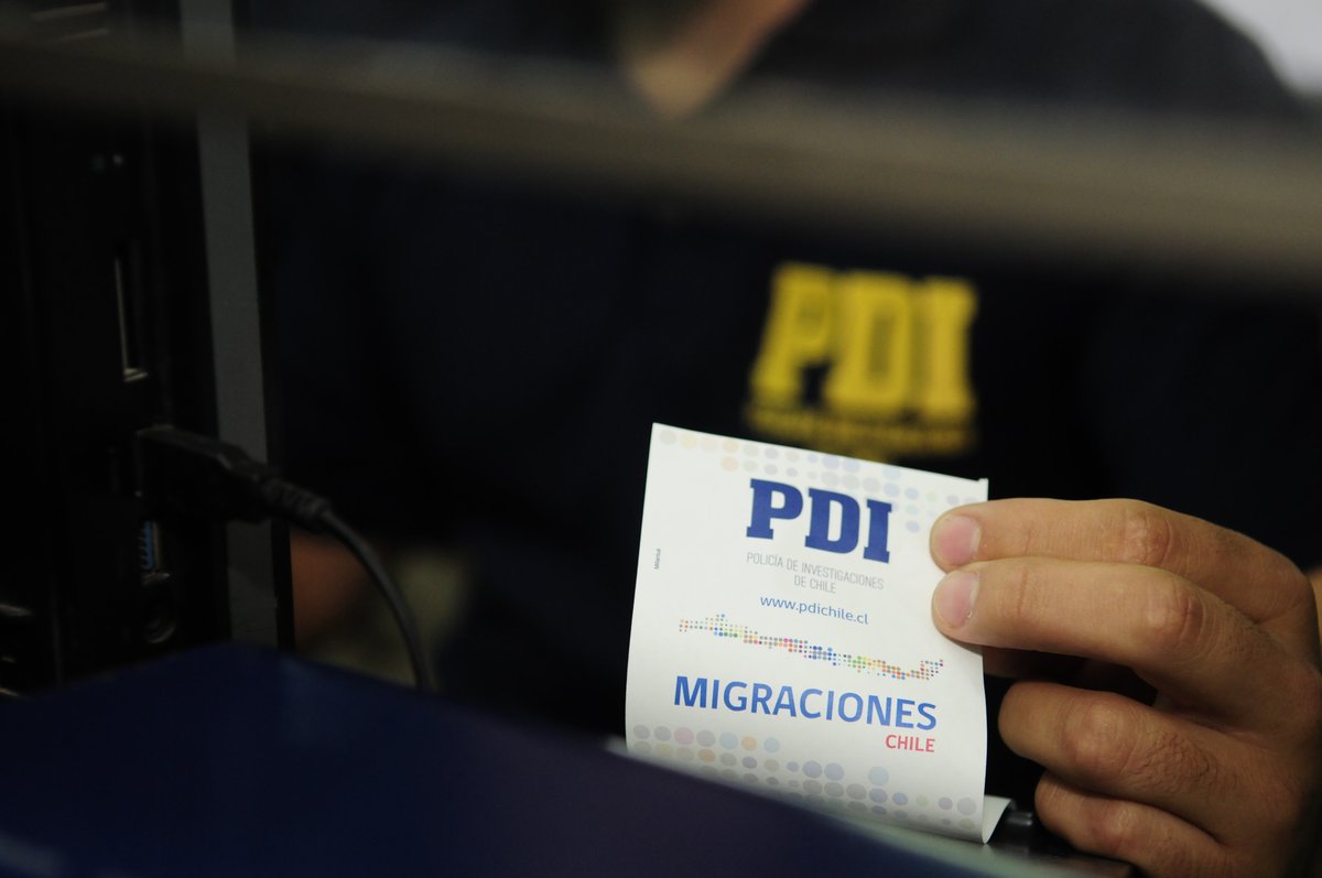 PDI_Maule's tweet image. La #PDI tiene a su cargo 88 controles migratorios a lo largo de todo el país, de los cuales 19 son aéreos, 38 terrestres y otros 31 son marítimos. Velamos por una migración responsable y segura para todos.
#MigracionesPDI