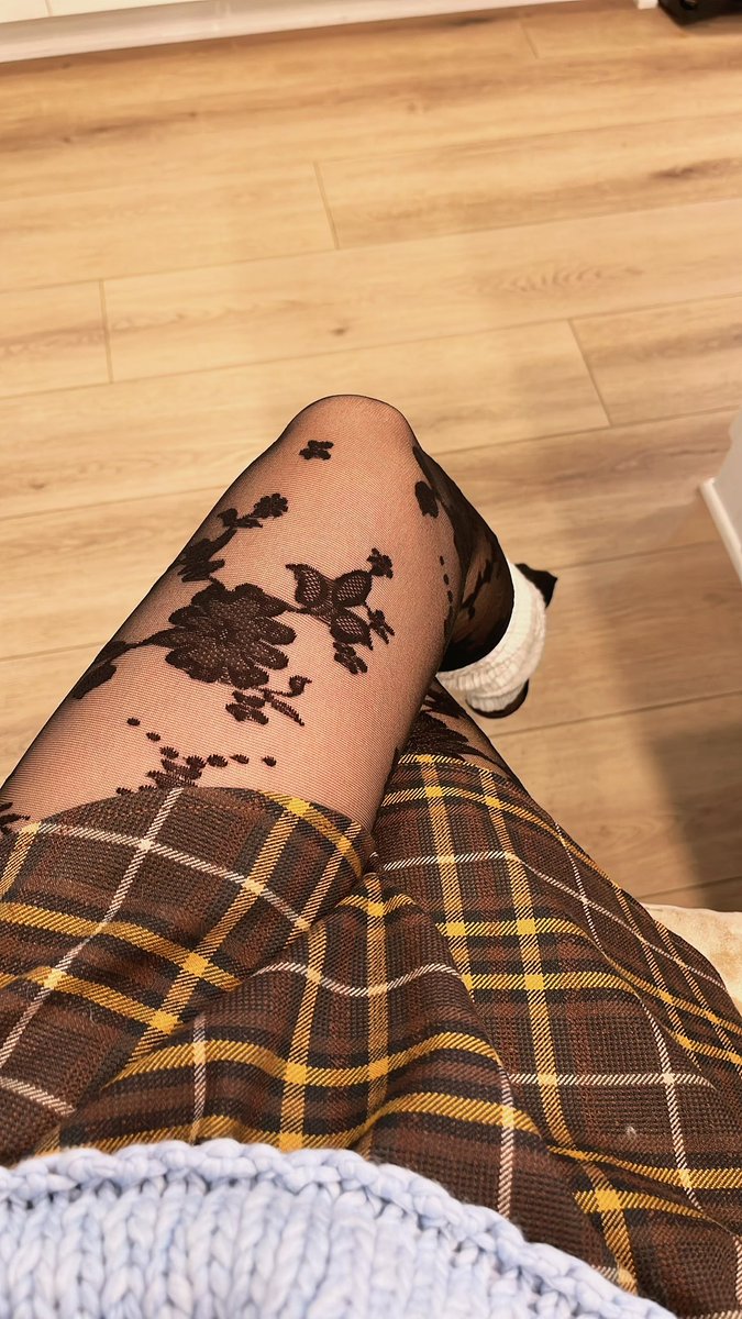 codemiko's tweet image. I like my new stockings 💕