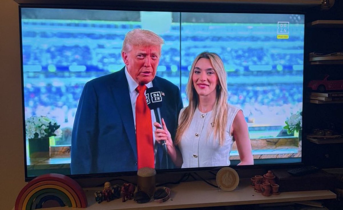 CrewsMat10's tweet image. 🔙President Donald Trump Messi 🎙️

“Messi yeah he’s a very big star, probably the biggest soccer star on this planet. Our country is lucky to have him play here every week.”