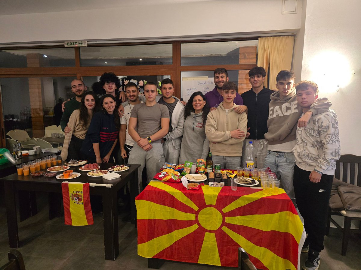 Through various games and workshops on day 2 of our YE „Bright FuturE+ Makers” our participants learned more about empathy, the needs of different communities, different tools for youth motivation, and ideas for social impact. The  intercultural evening of Spain and N. Macedonia.