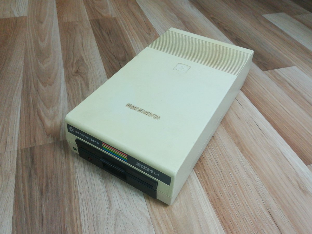Commodore_lives's tweet image. Commodore 2031LP (Low Profile) Floppy Disk Drive with parallel IEEE-488 interface #retrocomputing