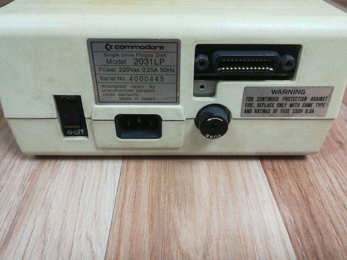 Commodore_lives's tweet image. Commodore 2031LP (Low Profile) Floppy Disk Drive with parallel IEEE-488 interface #retrocomputing