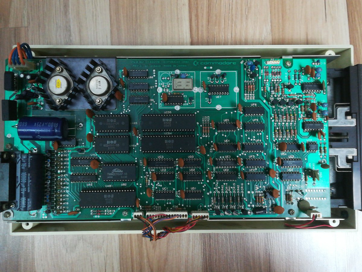 Commodore_lives's tweet image. Commodore 2031LP (Low Profile) Floppy Disk Drive with parallel IEEE-488 interface #retrocomputing
