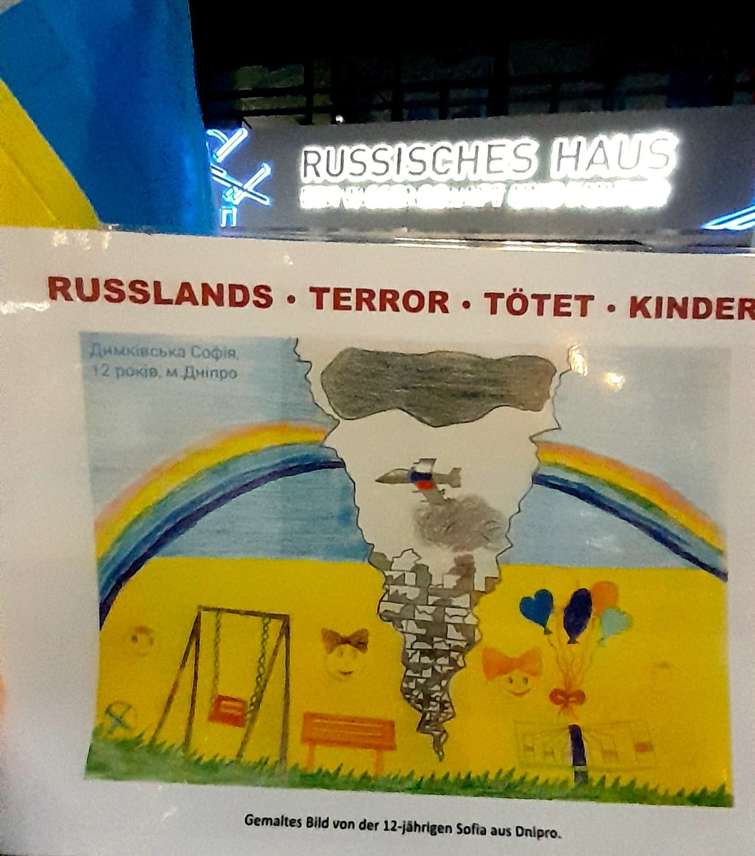 SimsalaMaya's tweet photo. Das Russische Haus in Berlin ist immer noch geöffnet, während Russland weiter jeden Tag die Ukraine bombardiert.
Tagtäglich Kriegsverbrechen, Tod und Verwüstung.
Das Russische Haus gehört geschlossen!
@kaiwegner
#StandWithUkraine 🇺🇦🌻
#DefendDemocracyDefendEurope 🇪🇺🇩🇪 https://t.co/s3qT3OojZo