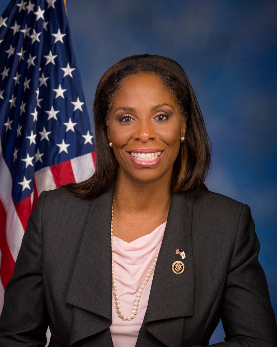 EricLDaugh's tweet image. 🚨 BREAKING: House Republicans file resolution censuring and INVESTIGATING Democrat member of Congress Stacey Plaskett due to her collusion with Jeffrey Epstein to hurt Donald Trump in 2019

It would also strip her of committees.

She was coached by Epstein. Don&apos;t let the Left…