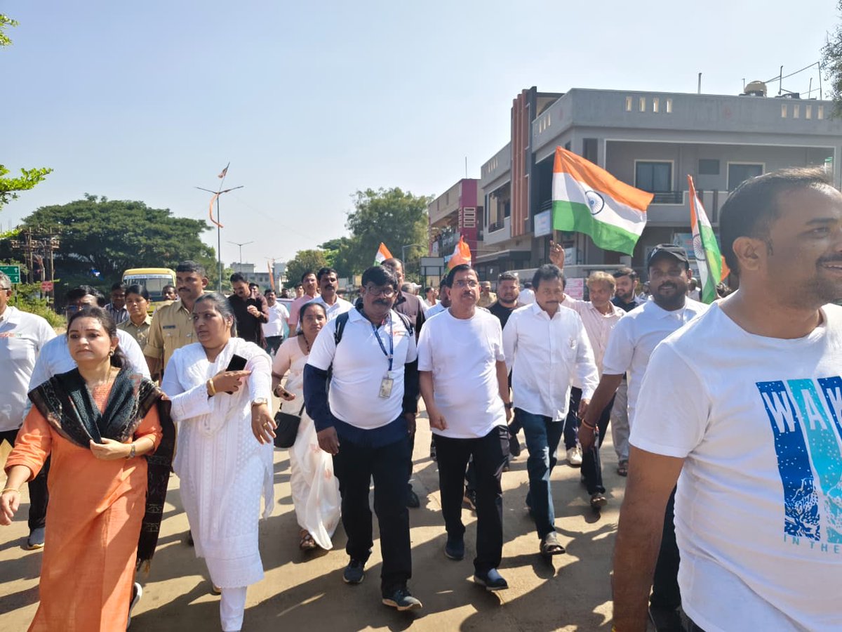 KUDNSSCELL's tweet image. Hon&apos;ble MP Shri. Pralhad Joshi addressed a gathering about the Sardar@150 Unity March, a Nationwide Campaign commemorating Sardar Vallabhbhai Patel&apos;s 150th birth anniversary. @YASMinistry @_NSSIndia @nssrdbangalore @JoshiPralhad #unitymarch @KarnatakaNss @mansukhmandviya