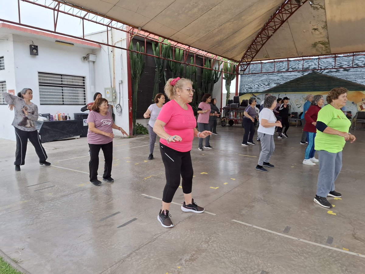CentroCCCE's tweet image. ✅Llenos de energía los usuarios y usuarias de nuestro taller de Baile Entretenido comenzaron sus jornadas esta semana, al ritmo de Celia Cruz, con sus contagiosas salsas, entre otros artistas, guiados por el profesor Juan Patricio Moreno👏.