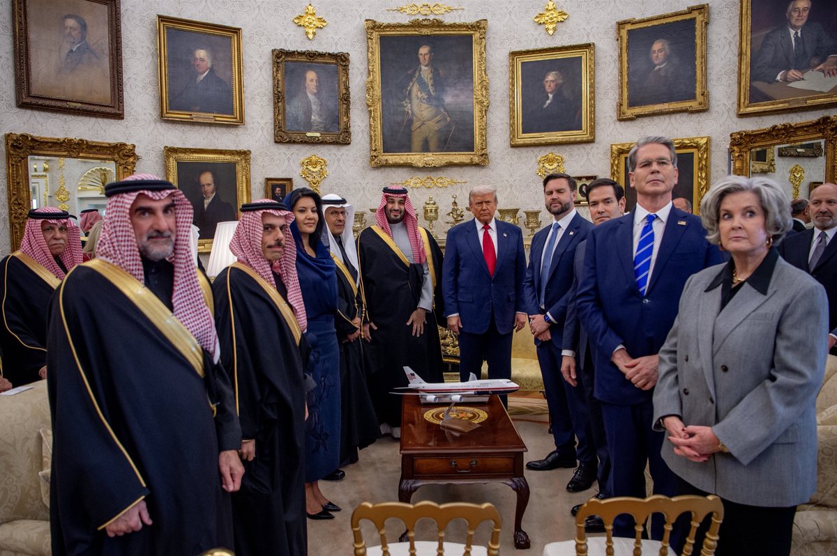 tmrrah9's tweet photo. #تمرة💢|| صور:

ختام اللقاء الأول بين القوتين العظمى ، قبل قليل

المملكة العربية السعودية 🇸🇦
الولايات المتحدة الإمريكية 🇺🇸

ولا زالت الليلة طويلة … ⏳ https://t.co/YOOnfFihUV