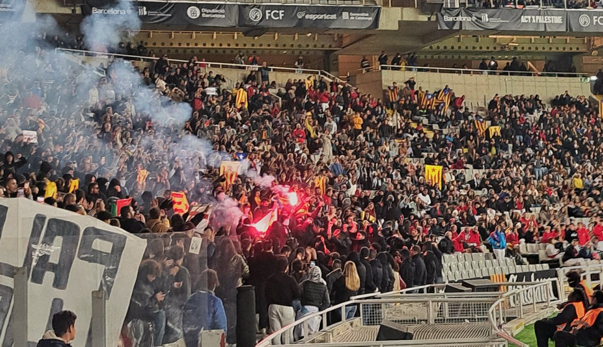 SEPC_nacional's tweet image. 🇵🇸⚒️ Ni guerra entre pobles, ni pau entre classes.

Avui i sempre, les estudiants amb la lluita per l&apos;alliberament dels pobles oprimits.

Els Països Catalans amb Palestina!