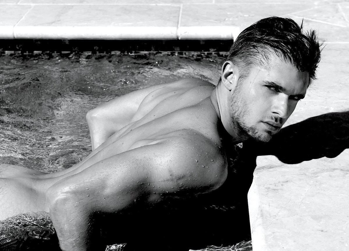 ⧩ 

Anthony Parker | ‹男體›