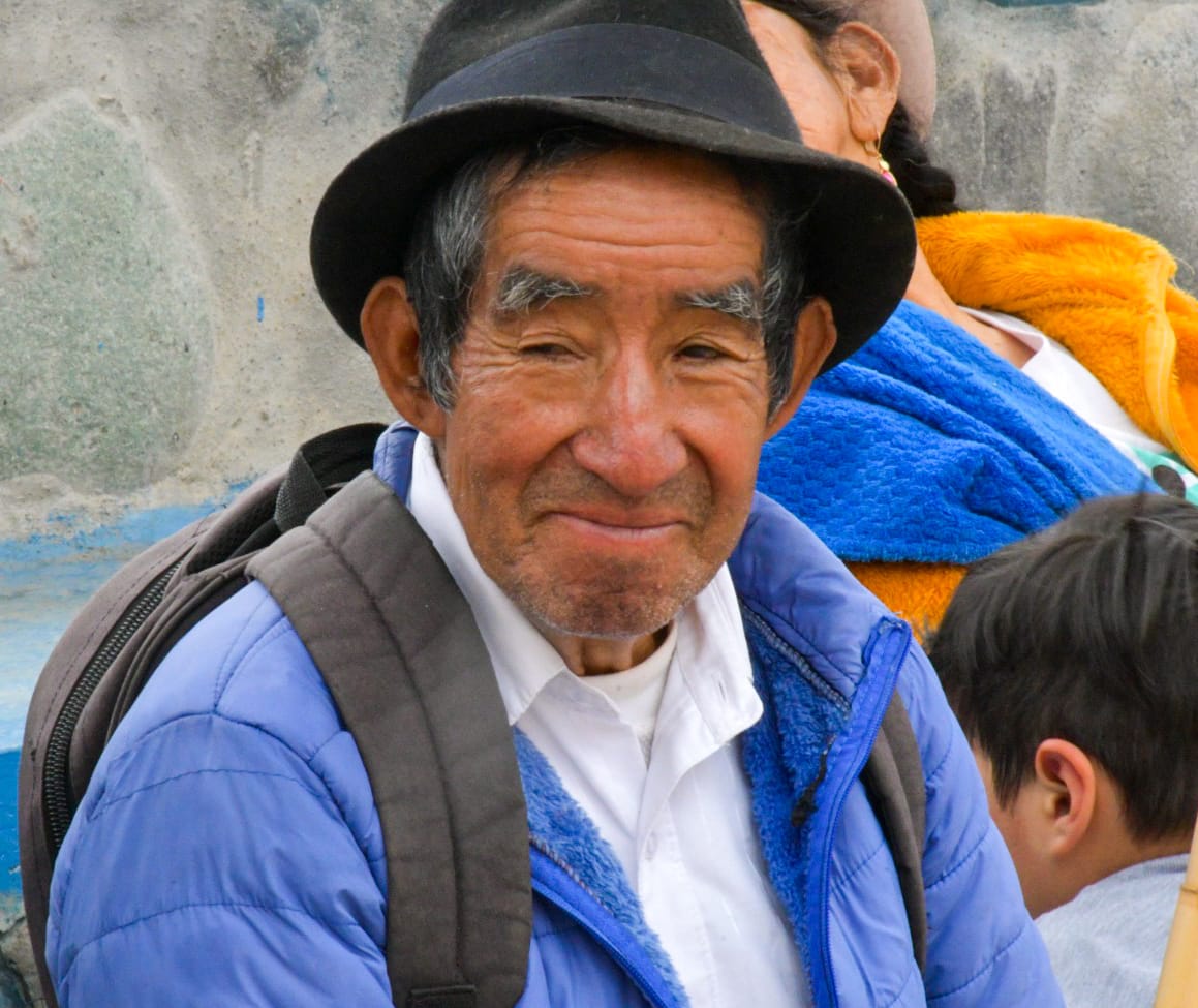 La vicealcaldesa Teresa Guachun y el equipo de Desarrollo Social entregaron raciones alimenticias a los adultos mayores de San Cristóbal, Pastopamba, El Cabo y La Higuera.
Nuestros abuelitos agradecieron a la Alcaldía de Paute y pidieron que continúe esta labor ❤️
