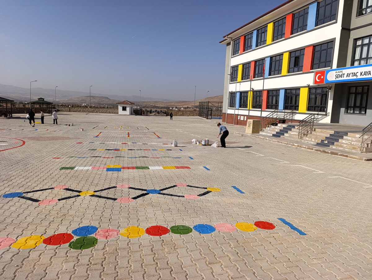 Elazığ-Şehit Aytaç Kaya Ortaokulnda oluşturduğmuz Geleneksel çocuk oyunlarımz.<a href="/tcmeb/">Millî Eğitim Bakanlığı</a> <a href="/Yusuf__Tekin/">Yusuf Tekin</a> <a href="/numanhatipoglu/">Numan Hatipoğlu</a> <a href="/CihadDemirli/">Cihad Demirli</a> <a href="/ebubekirsavasci/">Ebubekir Sıddık Savaşçı</a> <a href="/SahinBeraat/">Beraat Şahin</a> <a href="/omurfatih/">Ömür Fatih Karakullukçu</a> <a href="/afarici/">Ali Fuat Arıcı</a> <a href="/harungunduz23/">Harun GÜNDÜZ</a> <a href="/drleventeraslan/">Prof.Dr.Levent Eraslan</a> <a href="/drmehmetturan/">Prof. Dr. Mehmet Turan</a> <a href="/mirimiran23/">Resul ÇELİK</a> <a href="/ercanturk28/">Ercan TÜRK</a> <a href="/yilmaznazif/">Nazif Yılmaz</a> <a href="/irfanErdogan_/">İrfan Erdoğan, Prof. Dr.</a>