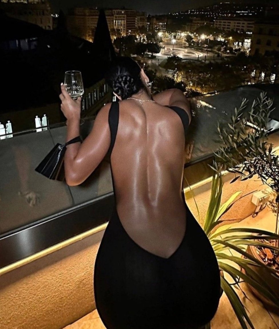 opinião impopular: decote nas costas é muito mais bonito e elegante que o decote na frente