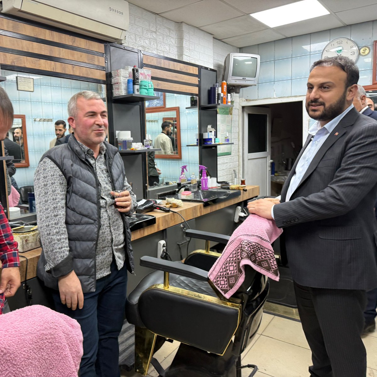 Gecesiyle, Gündüzüyle Haliliye✨

📍Bağlarbaşı Mahallemizdeyiz🏘️

👉Hane ve Esnaf Ziyareti👈

AK Parti Haliliye İlçe Yönetim Kurulu Üyelerimiz ve Bağlarbaşı Mahallesi Muhtarımız Musa Tapşık ile birlikte esnaf ve vatandaşlarımızı ziyaret edip, hanelerine misafir olduk.