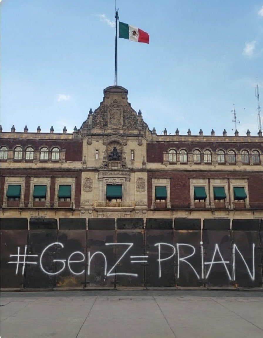 MarroqMary's tweet photo. @JacoboWong TODO EL PESO DE LA LEY PARA LOS #PORROS DEL #PRIAN
TRATARON DE #LINCHAR A POLICÍAS, FUERON TERRIBLEMENTE #VIOLENTOS https://t.co/YmIyUPfNsl