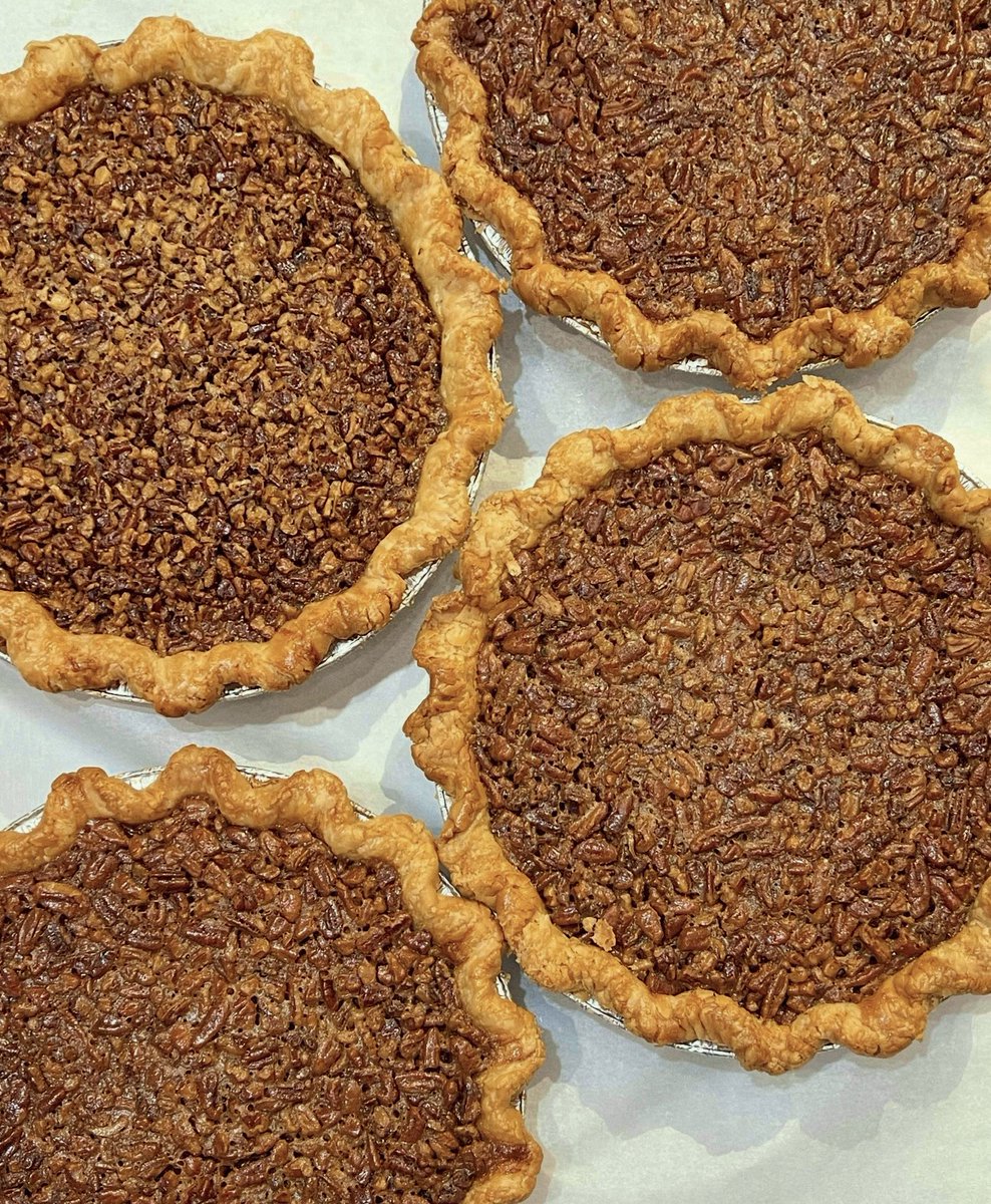 Bourbon maple pecan pies I made for thanksgiving!!  🤎🥧🤎🥧🤎