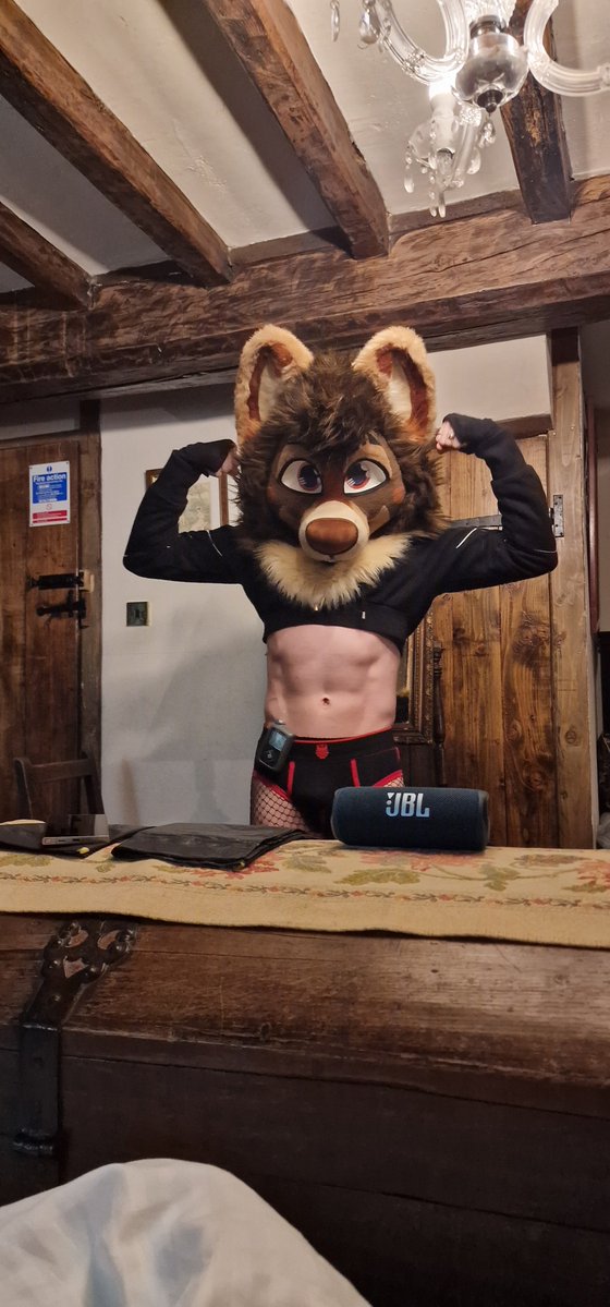 Stealing the boyfriend's suit to flex in? It couldn't be me.