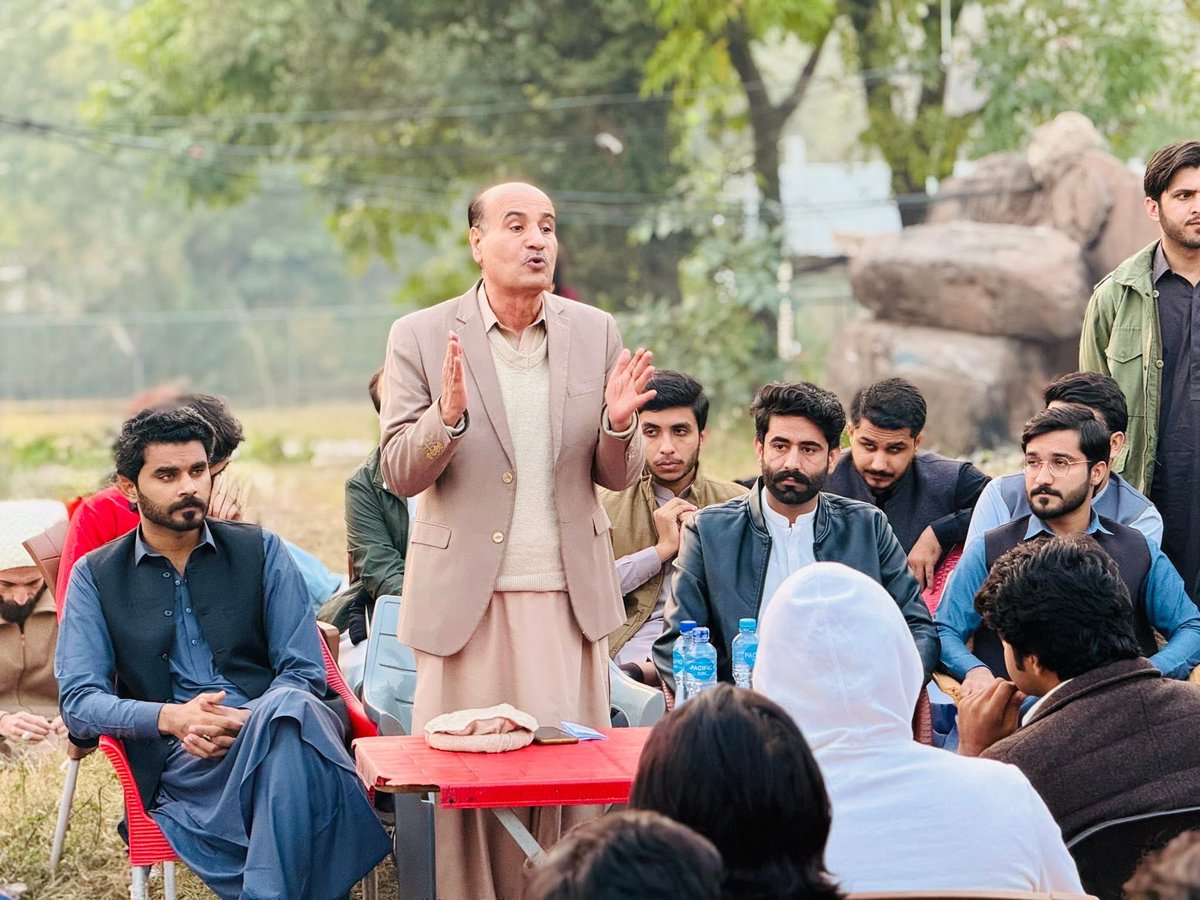 saraiki_council's tweet photo. Saraiki Students Council QAU held a Study Circle on restructuring the federation, using the FATA–KP merger as a case study. Dr. Khadim Hussain led the session, highlighting why a Saraiki province is a rightful demand for justice, identity and fair resources.
#LongLiveSSC 🚩 https://t.co/oRyM2EVrmX