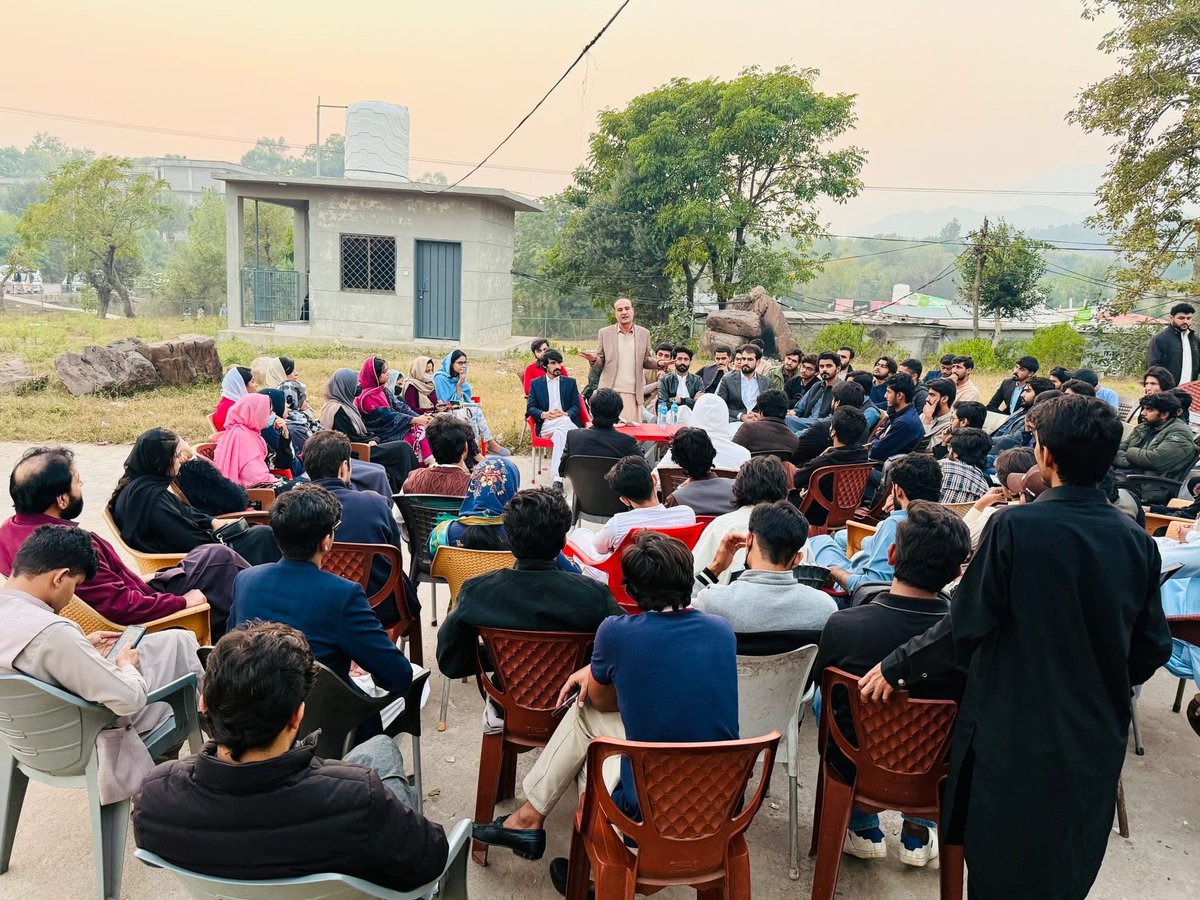 saraiki_council's tweet photo. Saraiki Students Council QAU held a Study Circle on restructuring the federation, using the FATA–KP merger as a case study. Dr. Khadim Hussain led the session, highlighting why a Saraiki province is a rightful demand for justice, identity and fair resources.
#LongLiveSSC 🚩 https://t.co/oRyM2EVrmX