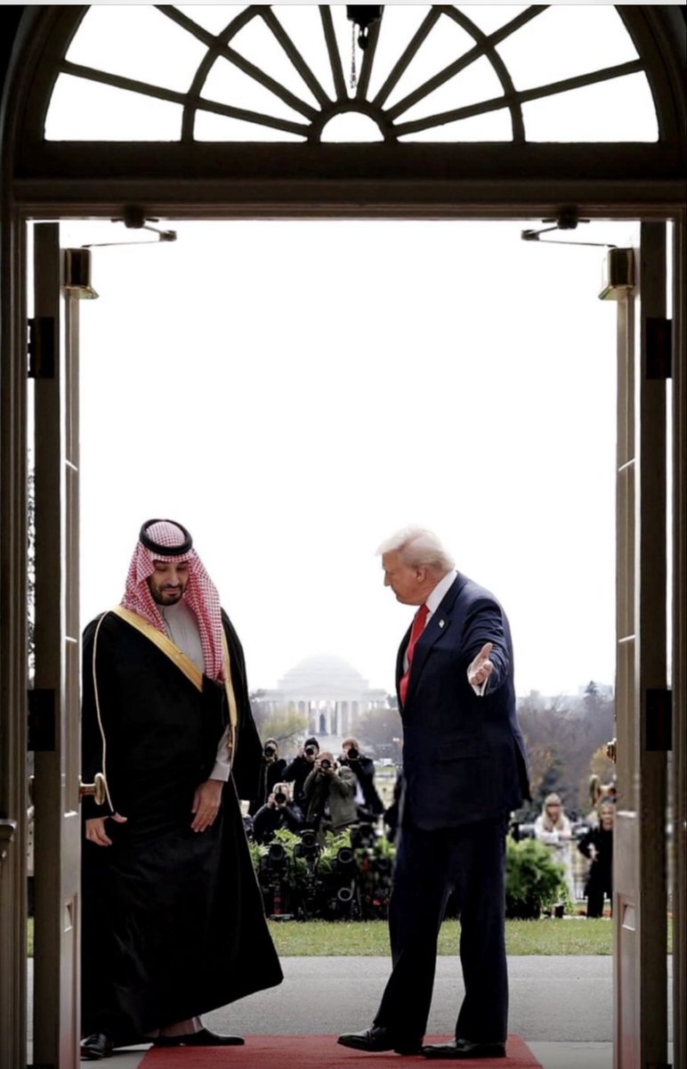 زيارة ولي العهد إلى أمريكا  تاريخيه استثنائيه 
بل هي خطوة سترسِم عهداً جديدا ً في العلاقات السعودية-الأمريكيه
و مستقبل واعد تصاغ ملامحه بثقه ورؤية تحرك العالم  أجمع بإرادة سعودية،،
حفظ الله قائد النهضة والتحول والتغيير ،،موفّقٌ دائماً يا أبا سلمان 
#محمد_بن_سلمان 

#MBSINUSA