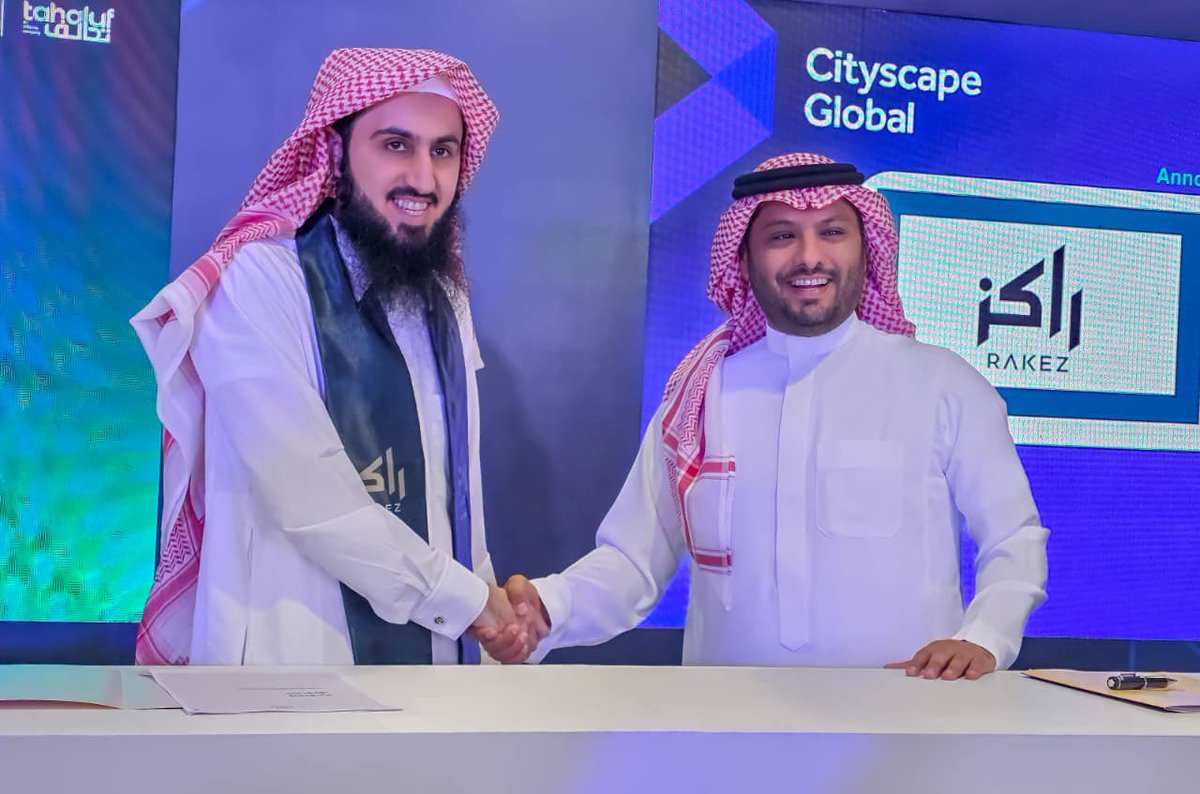 thamerAlharbi88's tweet image. بقيمة تتجاوز 700 مليون ريال ..

وقعنا اليوم في معرض #سيتي_سكيب_العالمي 2025 اتفاقية تسويق حصري لمشاريع #سَـكَـف_العقارية لعام 2025 مع شركة راكز العقارية @Rakez_alaqaria .. 

منزلك في #سَـكَـف_العقارية كما تحب يكون ،