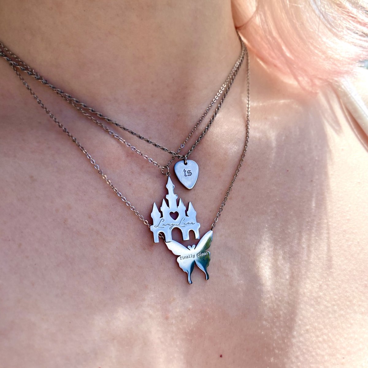 SUPPORT SMALL BUSINESSES 💖  

hii we’re karina &amp; giselle and we sell hair clips, jewelry, and t-shirts 🫶🏻 

our fav shops are <a href="/ShopBurningRed/">Burning Red Studios</a> <a href="/ekelleydesign/">Emily</a> <a href="/tayroardesign/">Tayroar Design</a> 💌 

tag your favs we wanna buy swiftmas presents!!