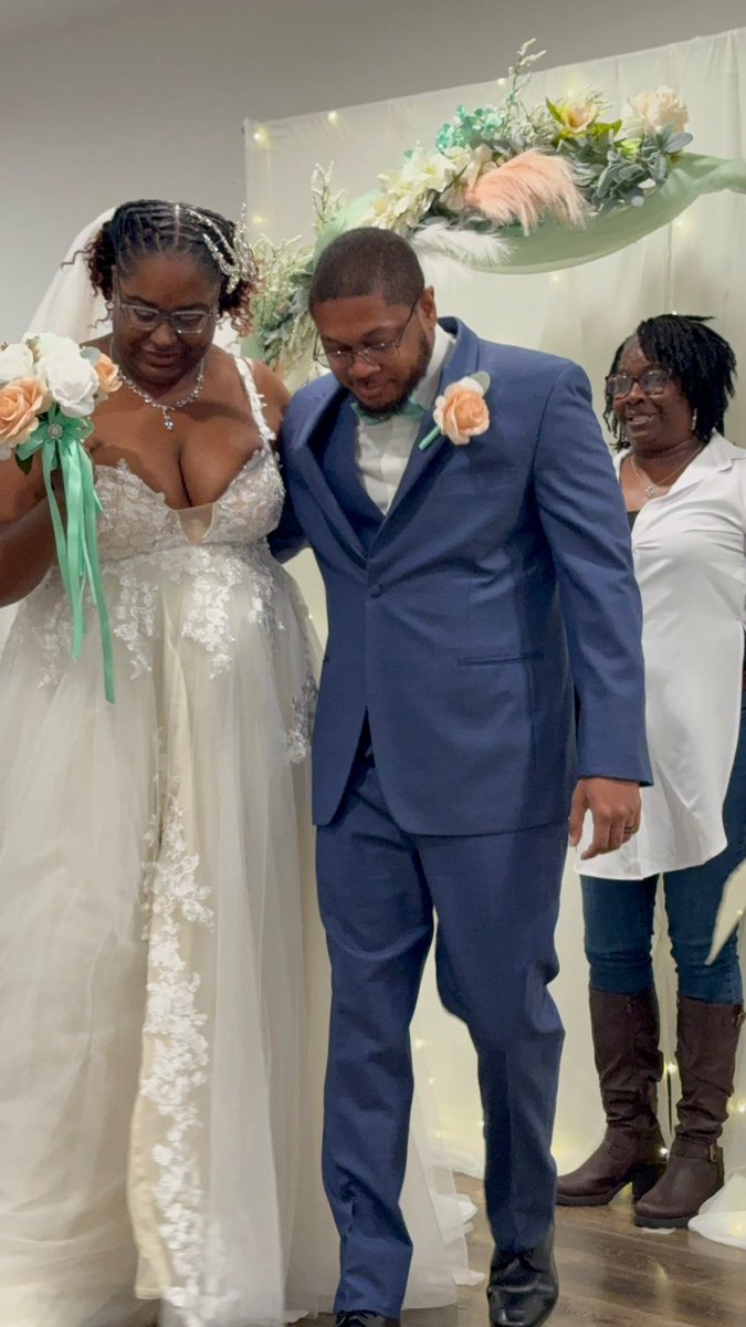 VercinaxFRAT's tweet image. Drove 12 hours to see our xFRAT 
bro get married💍 

I’m so thankful for the friends and family I’ve made while gaming #Honored 🤍

Killa yall did that!