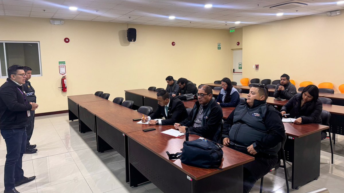 ecu911Ibarra's tweet photo. #Tulcán | Recibimos la grata visita de funcionarios de @alcaldiaTulcan @EpmapaT04 y @emelnorte en la sala de capacitación del @ECU911_. 

Los presentes conocieron el Modelo de Gestión del #ECU911, el buen uso de la #LíneaÚnicaParaEmergencias 9️⃣1️⃣1️⃣, la operatividad de #VideovigilanciaECU911 y de esa manera consolidar la articulación interinstitucional para brindar una respuesta oportuna ante emergencias.

#ECU911BrindaSeguridadIntegral