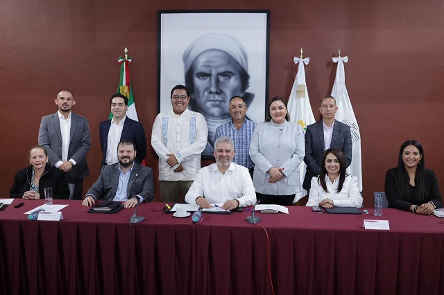 Conlupamx's tweet photo. NOTA EN: https://t.co/eTJRN6ZqnT
Alcaldes de Movimiento Ciudadano se unen al Plan Michoacán por la Paz
Nov 18, 2025
Morelia, Michoacán, 18 de noviembre de 2025.- Presidentas y presidentes municipales emanados de Movimiento Ciudadano caminarán con el Plan Michoacán https://t.co/9lIcmUS1Lu