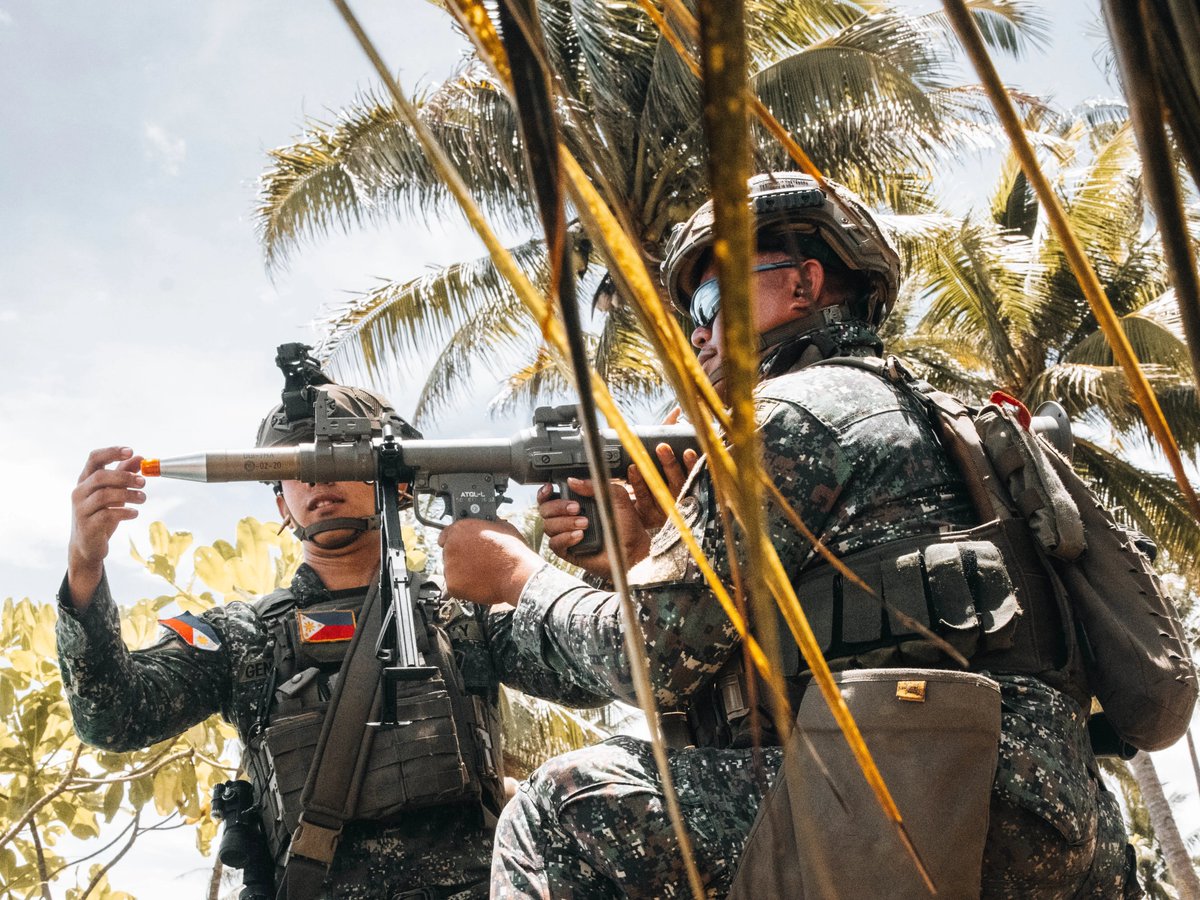 trip_to_valkiri's tweet image. After Georgia and Ukraine - the Bulgarian ATGL-L grenade launcher seen in service with the Philippine Marine Corps, 2025 period.