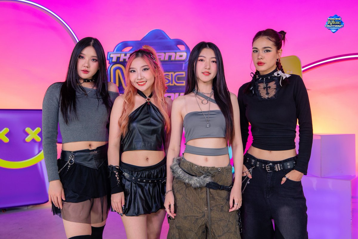 TMCcountdown's tweet image. [𝑷𝑹𝑶𝑭𝑰𝑳𝑬✨] HighVibes - เฮาะ เฮาะ เฮาะ (LoL) | Thailand Music Countdown 

#highvibes #HighVibesLoL #TMC_EP26 #TMC2025 #ThailandMusicCountdown #TrueCJCreations #Ch3Thailand