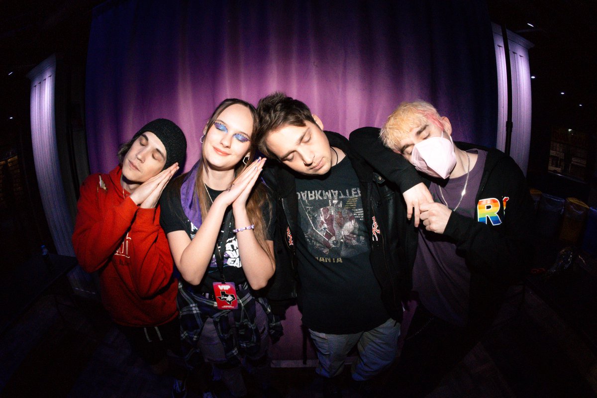 shhh 🤫 we’re trying to take a nap over here <a href="/waterparks/">WATERPARKS</a> <a href="/TeamWaterparx/">TEAM WATERPARKS</a>