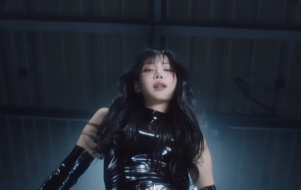 huhvymetalwings's tweet photo. kim nakyoung the face of all time https://t.co/fpLfRESG95