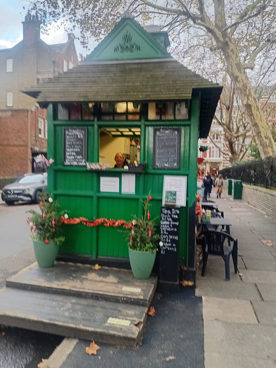 Last visit of the day to <a href="/ChapelShelter/">The Chapel Taxi Shelter</a> to see the lovely Sarah to present her with a <a href="/PoppyCabs/">Poppy Cabs</a> certificate of appreciation. Thanks again Sarah and her bread pudding is marvellous btw 😋