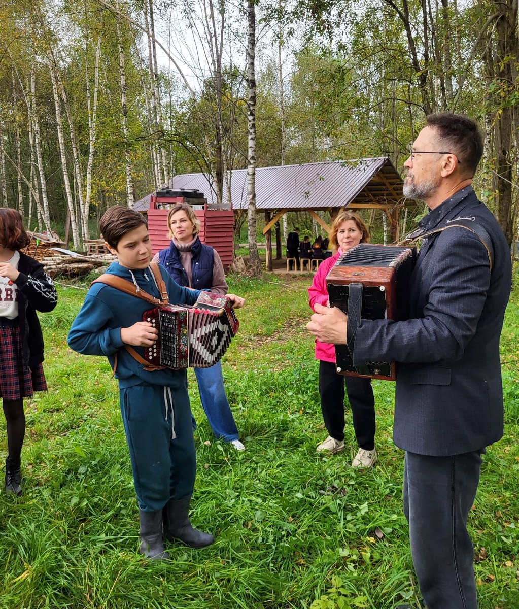 vmegre's tweet photo. Семейная школа народной культуры

Наша ' Семейная школа народной культуры" - это регулярный круглогодичный творческий проект для детей и взрослых. Хочется несколько слов сказать о наших общих детских занятиях, которые проходят по пятницам и воскресеньям… https://t.co/B2VPbDTBxK https://t.co/59bDzc4sE3