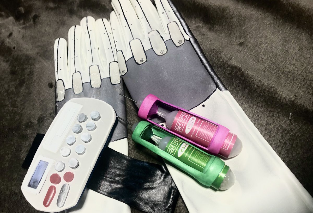 _PolarisLeo's tweet image. 良いんじゃなくって〜〜！！ひび割れと剥がれ防止だけまだだけど小物はおおよそ完成したのでいよいよ頭を作るぞ…！