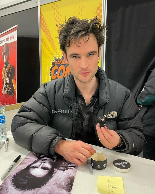 Tom Sturridge 🖤

#TomTuesday #TomSturridge