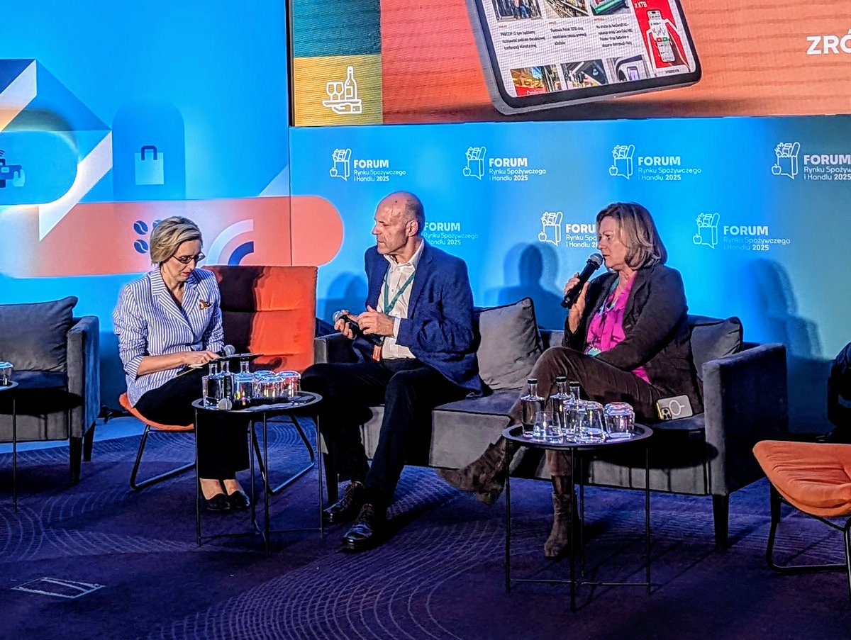 Scena otwarta podczas XVIII #ForumRynkuSpożywczegoIHandlu - rozmawiają Renata Juszkiewicz/ <a href="/ren_juszkiewicz/">Renata Juszkiewicz</a>, Prezes POHiD,  Maciej Ptaszyński/ <a href="/MaciejPtaszysk2/">Maciej Ptaszyński</a>, prezes <a href="/Pol_Izba_Handlu/">Polska Izba Handlu</a>, Edyta Kochlewska, <a href="/dlahandlupl/">dlahandlu</a>.

#frsih2025 #retail #handel
